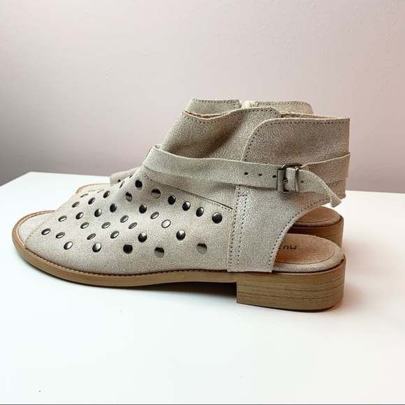 Musse & Cloud Open Toe Studded Zipper Sandals - Picture 2 of 6